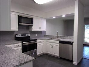 2912 Country Pl Cir in Carrollton, TX - Building Photo - Building Photo