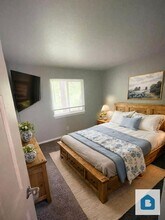 425 E Fountain Pl in Manitou Springs, CO - Building Photo - Building Photo