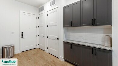 650 E Sycamore St in Denton, TX - Foto de edificio - Building Photo