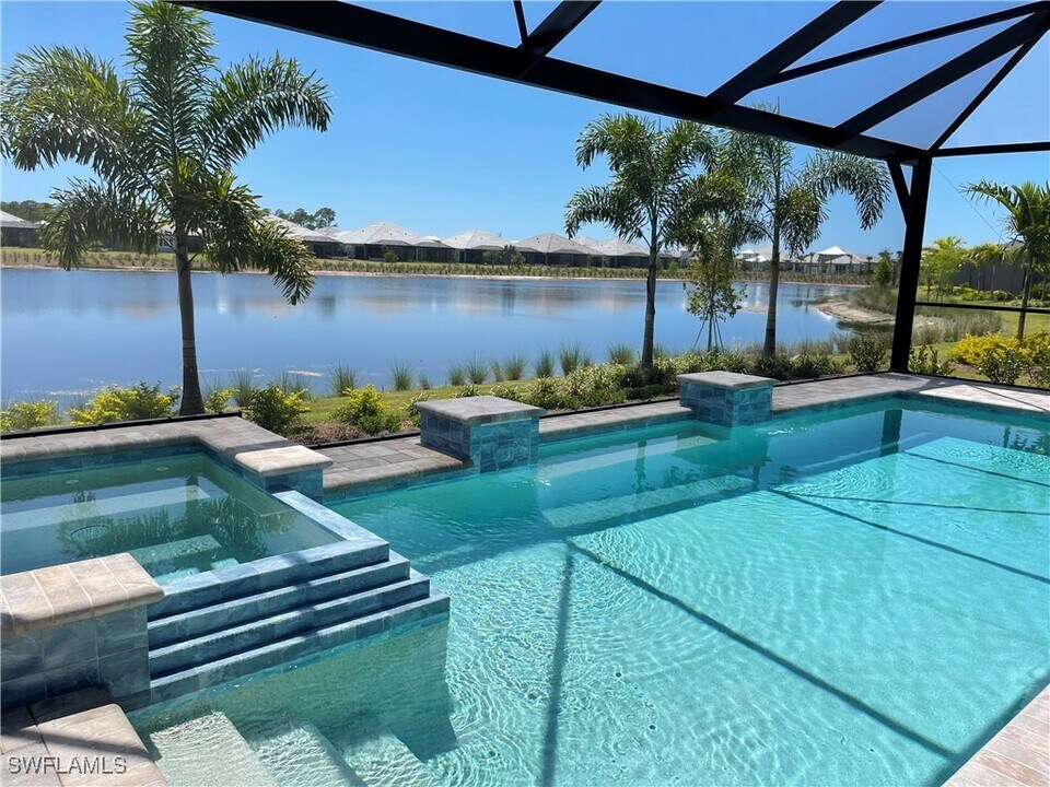 6282 INDIES Ave in Naples, FL - Building Photo