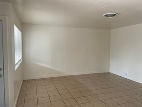 1414 W Vassar Ave in Visalia, CA - Building Photo - Building Photo