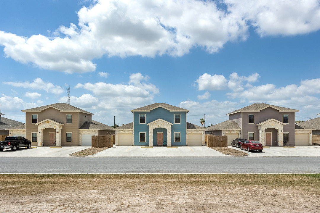 20446-20456 Westfield Dr in Harlingen, TX - Building Photo