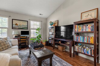 3815 Ridgetop Cir in Jeffersonville, IN - Building Photo - Building Photo