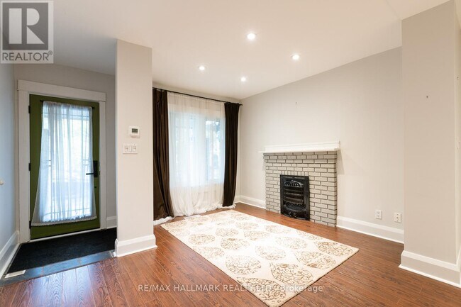 70 Lawlor Ave in Toronto, ON - Building Photo - Building Photo