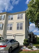 9257 Alvyn Lake Cir in Linton Hall, VA - Building Photo - Building Photo