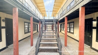 5005 Avenue W, Unit 7 in Lubbock, TX - Building Photo - Building Photo