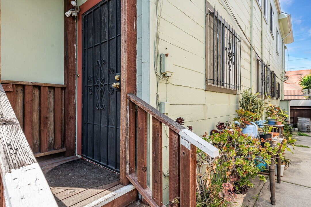 1214 13th Ave in Oakland, CA - Foto de edificio