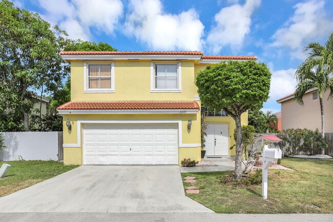 3385 Seabreeze Ln in Margate, FL - Building Photo - Building Photo