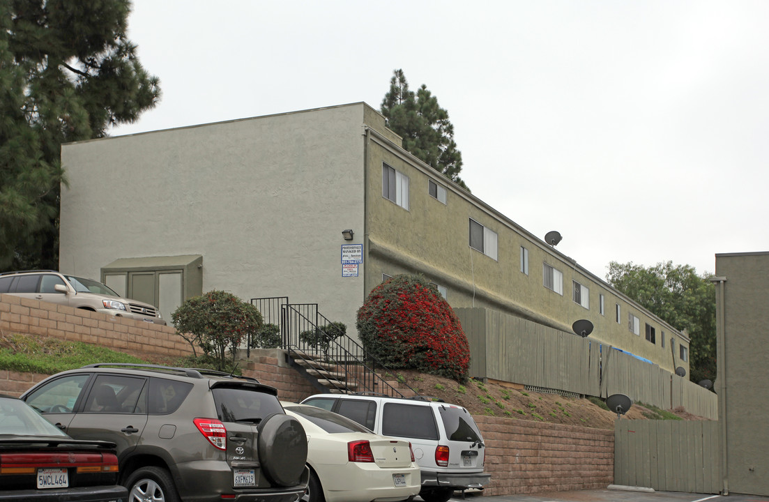 Sunglen Vista in Vista, CA - Building Photo