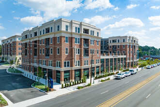 The Crest at Westhampton Commons in Richmond, VA - Building Photo - Building Photo