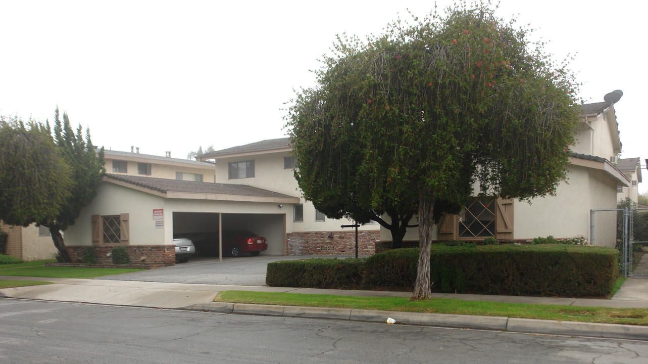 343 E Navilla Pl in Covina, CA - Building Photo