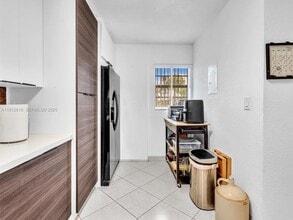 1770 NE 191st St in Miami, FL - Building Photo - Building Photo