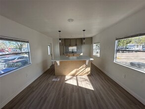 510 N Shirley St in Alvin, TX - Building Photo - Building Photo