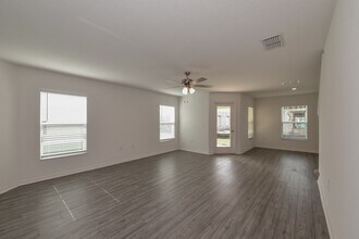 5359 Companion Ln in Tampa, FL - Building Photo - Building Photo