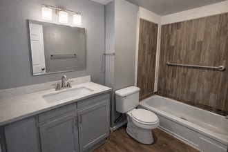 305 W Maple St in Columbus, KS - Foto de edificio - Building Photo