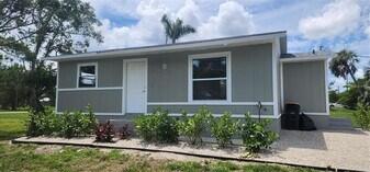 541 E Virginia Ave in Punta Gorda, FL - Building Photo