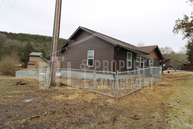 300 Valley Stream Cir in Hollister, MO - Building Photo - Building Photo