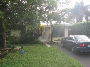 2031 NE 15th Ave in Wilton Manors, FL - Building Photo - Building Photo