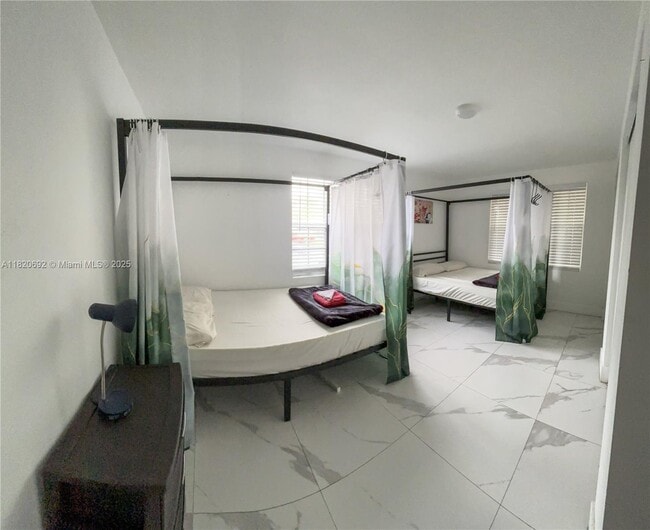 2450 Garfield St in Hollywood, FL - Building Photo - Building Photo