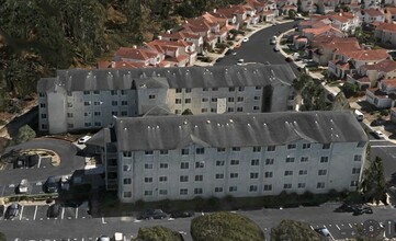 Amberwood Apartments in Daly City, CA - Foto de edificio - Building Photo