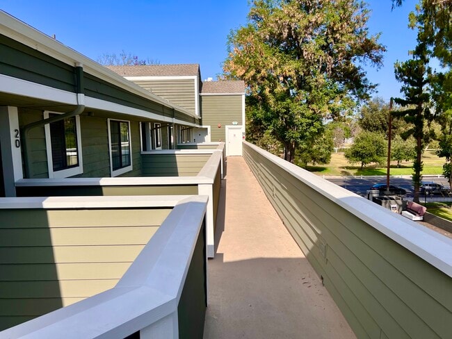 6545 Reseda Blvd, Unit 18 in Reseda, CA - Building Photo - Building Photo