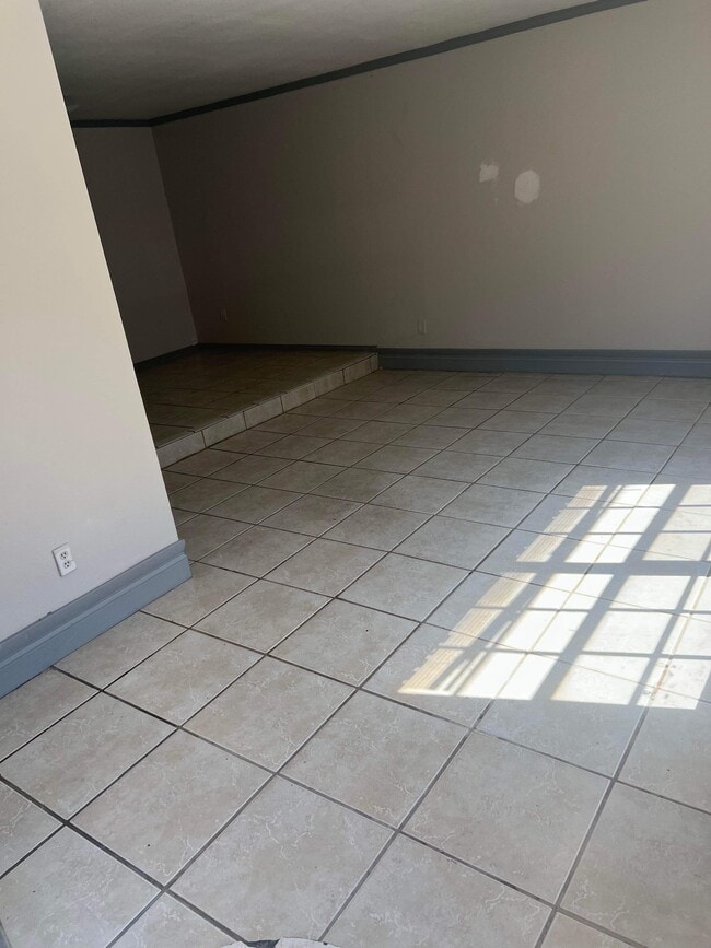 5647 Townhouse Dr in New Port Richey, FL - Building Photo - Building Photo