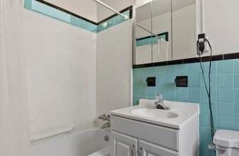 1020 Raritan Ave in Highland Park, NJ - Foto de edificio - Building Photo