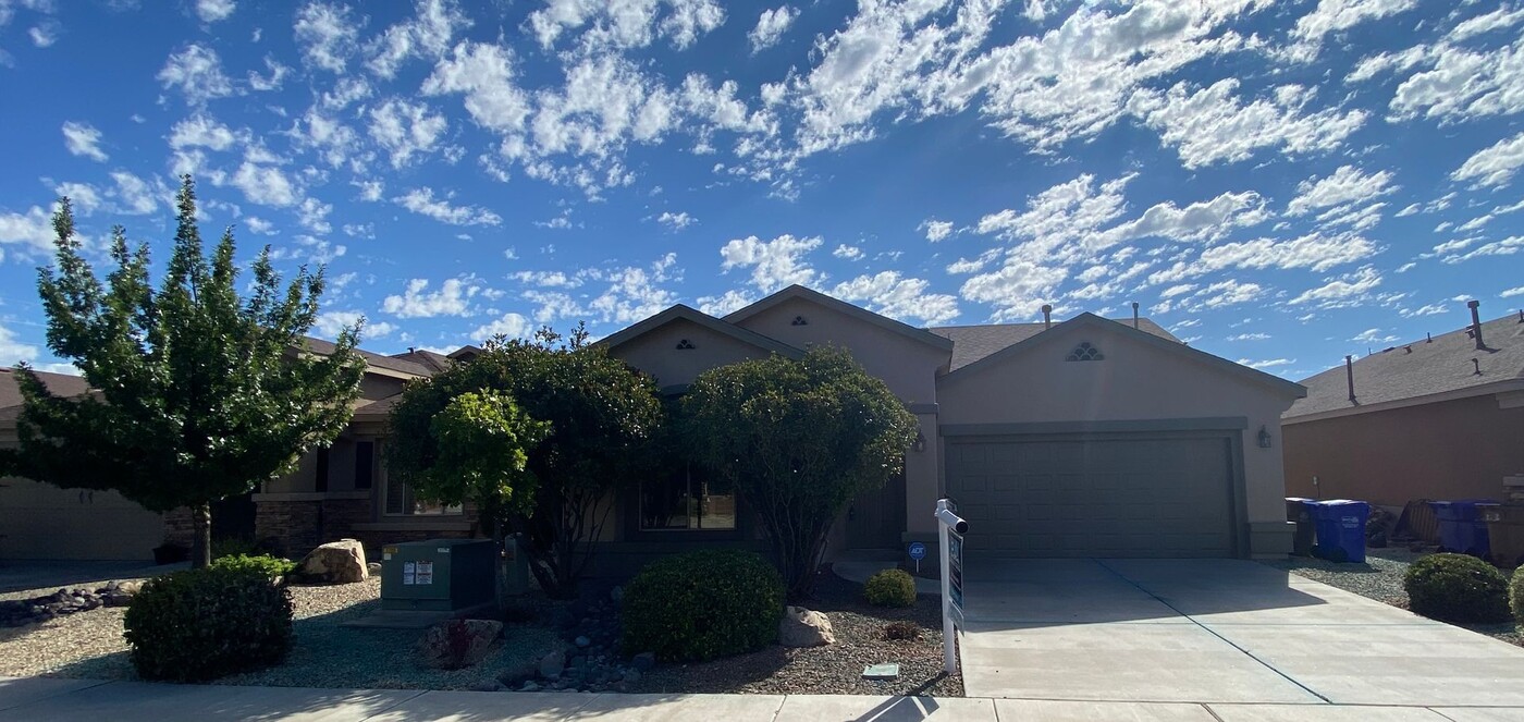 7562 Sierra de Luna Pl in Las Cruces, NM - Building Photo