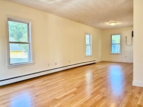 18 Union St, Unit 2 in Reading, MA - Building Photo - Building Photo