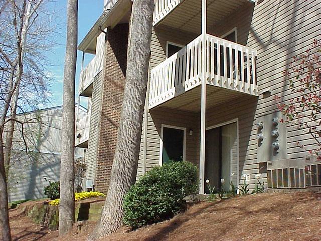 Creekside Apartments in Hickory, NC - Foto de edificio - Building Photo