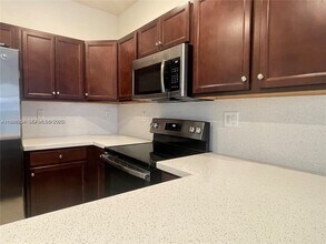 10491 W 34th Ct in Hialeah, FL - Building Photo - Building Photo