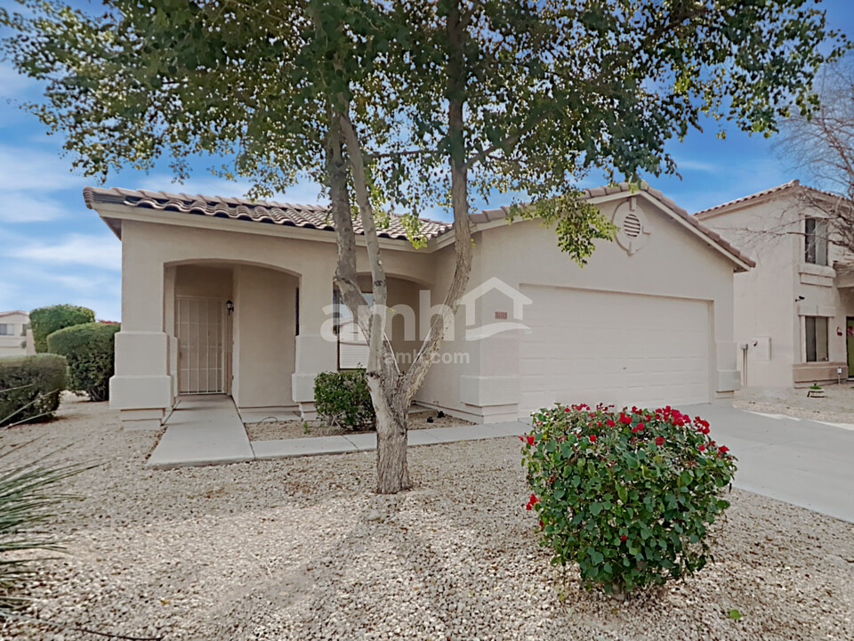 16115 W Woodlands Ave in Goodyear, AZ - Building Photo