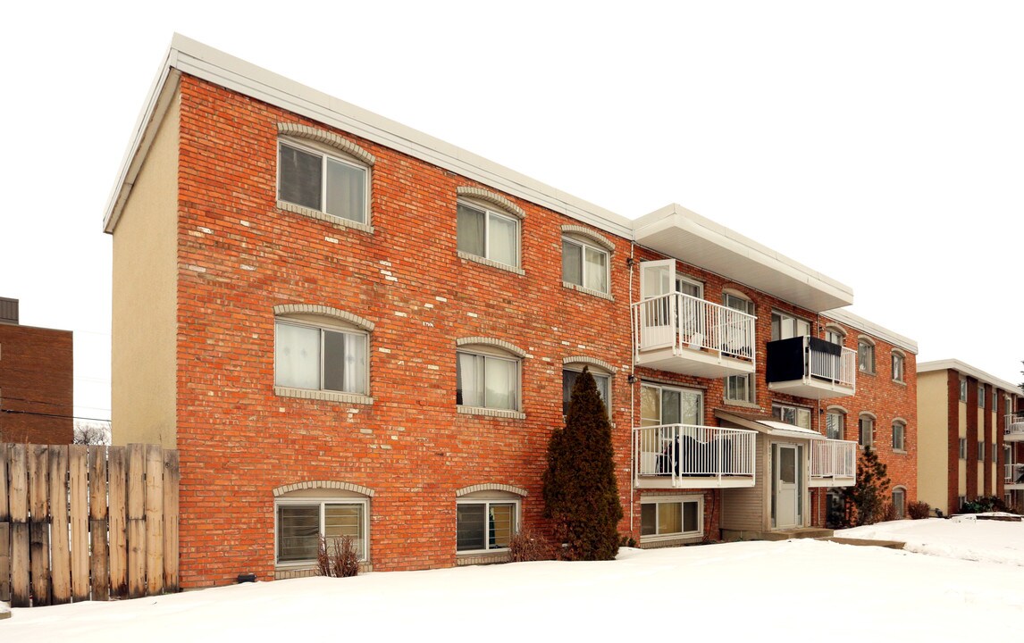 Pennylane Apartments in Edmonton, AB - Building Photo