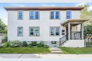 2209 E 33rd St, Unit Upper Unit- Apt 2 in Minneapolis, MN - Building Photo