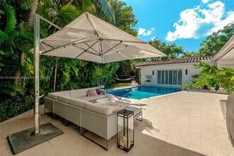 375 Harbor Ct in Key Biscayne, FL - Building Photo - Building Photo