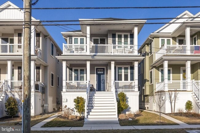 property at 13 W 7th St