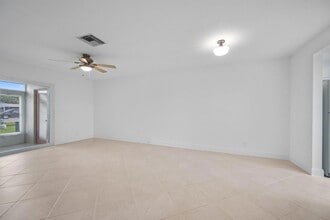 2765 Ashley Dr W in West Palm Beach, FL - Building Photo - Building Photo