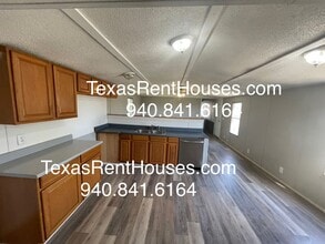 12628 McFall Rd in Iowa Park, TX - Building Photo - Building Photo