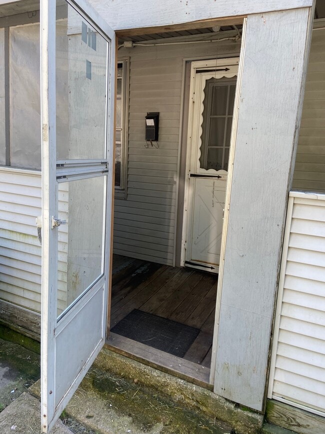 210 Elliot St, Unit #3 in Brattleboro, VT - Building Photo - Building Photo