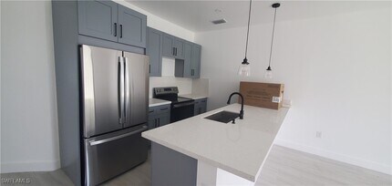 810-812 12th St W in Lee, FL - Building Photo - Building Photo