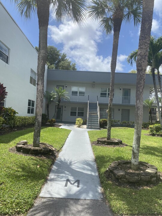 583 Normandy M in Delray Beach, FL - Building Photo