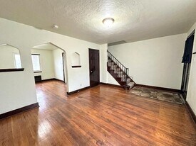 246 E Meyers St in Pittsburgh, PA - Building Photo