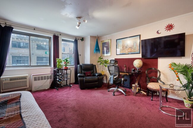 85-88 8th Ave, Unit 2S in New York, NY - Building Photo - Building Photo