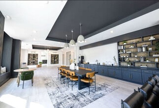 424 W Trade St in Charlotte, NC - Building Photo - Building Photo