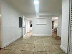 2811 NW 88th St in Miami, FL - Building Photo - Building Photo