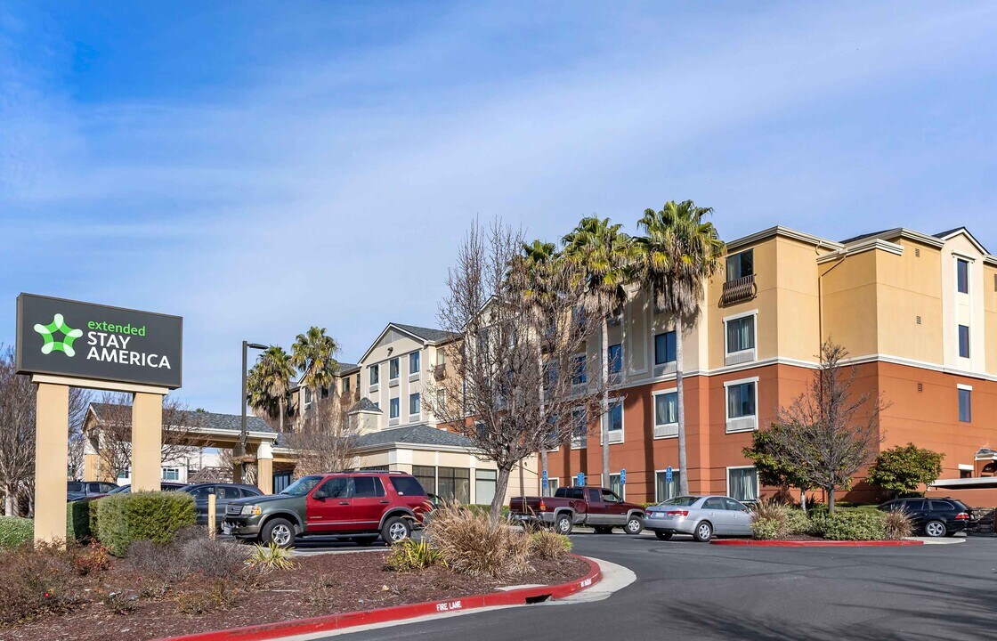Furnished Studio-San Rafael - Francisco Bl in San Rafael, CA - Foto de edificio