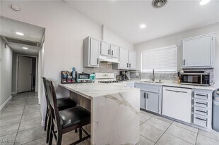 6467 W Pawlow Ave in Las Vegas, NV - Building Photo