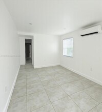 9340 SW 24th St in Miami, FL - Foto de edificio - Building Photo