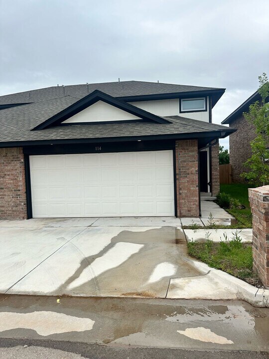 3751 S Broadway Ave in Moore, OK - Building Photo