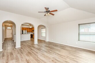 9324 Cynthia Ct in Fort Worth, TX - Foto de edificio - Building Photo